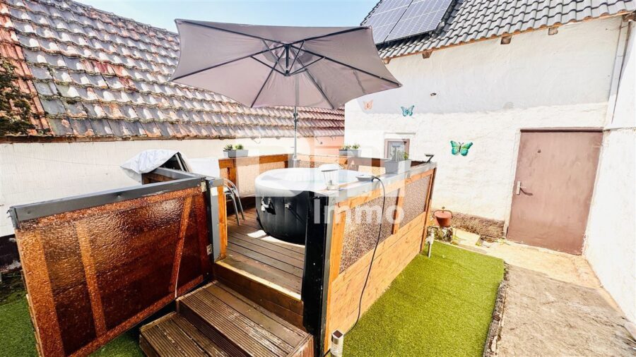 Umfangreich saniertes Fachwerkhaus mit 2 Terrassen, PV-Anlage und Nebengebäude - Innenhofbereich